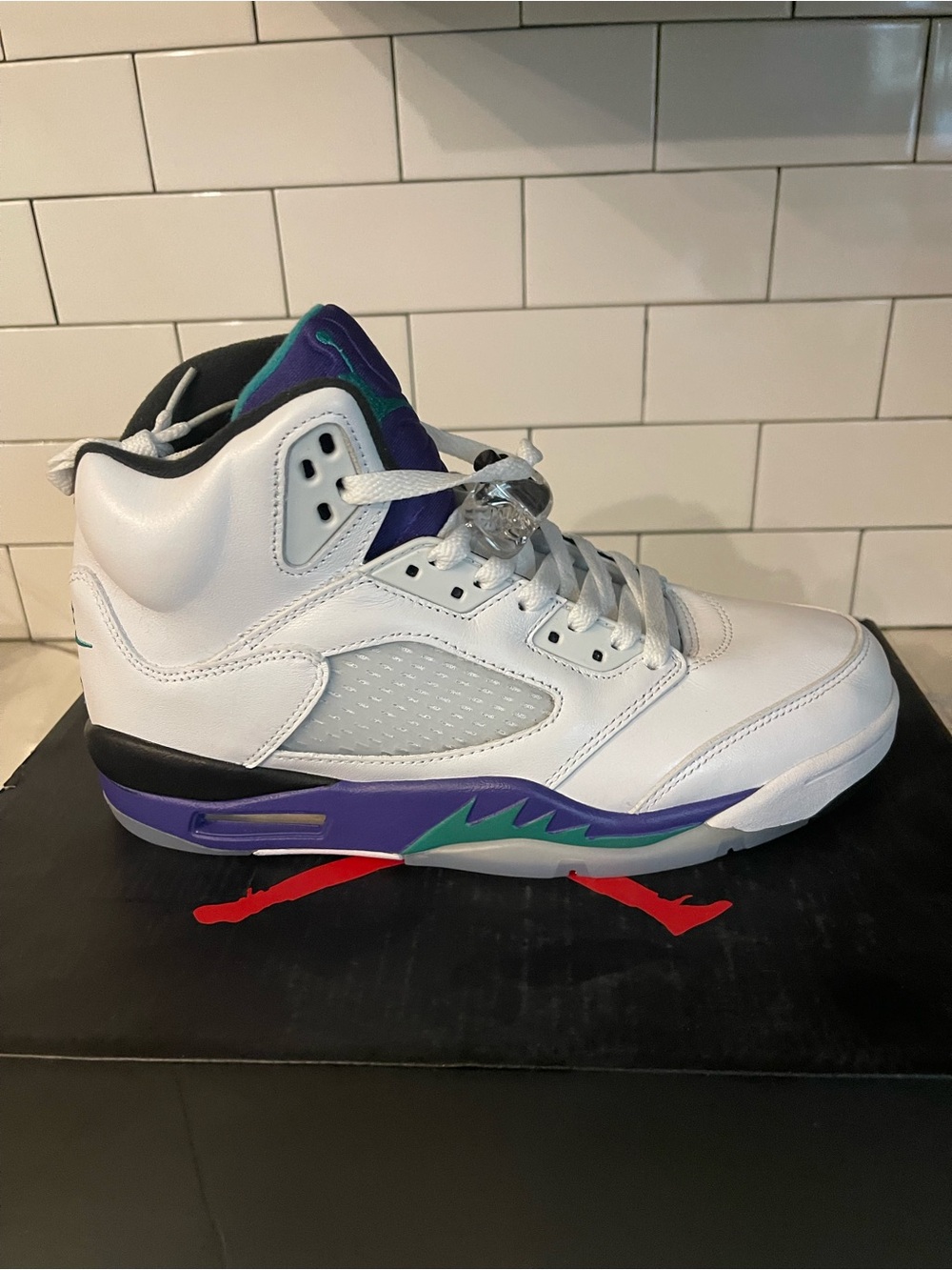 Mens Retro 5 White Grape Size 7.